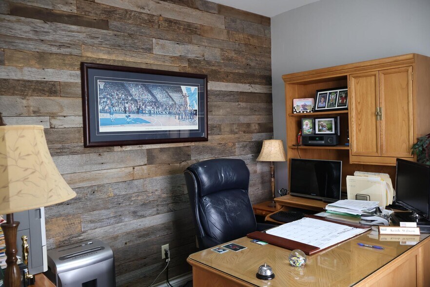 More Photos Of 920 Bypass Rd, Winchester Office For Sale