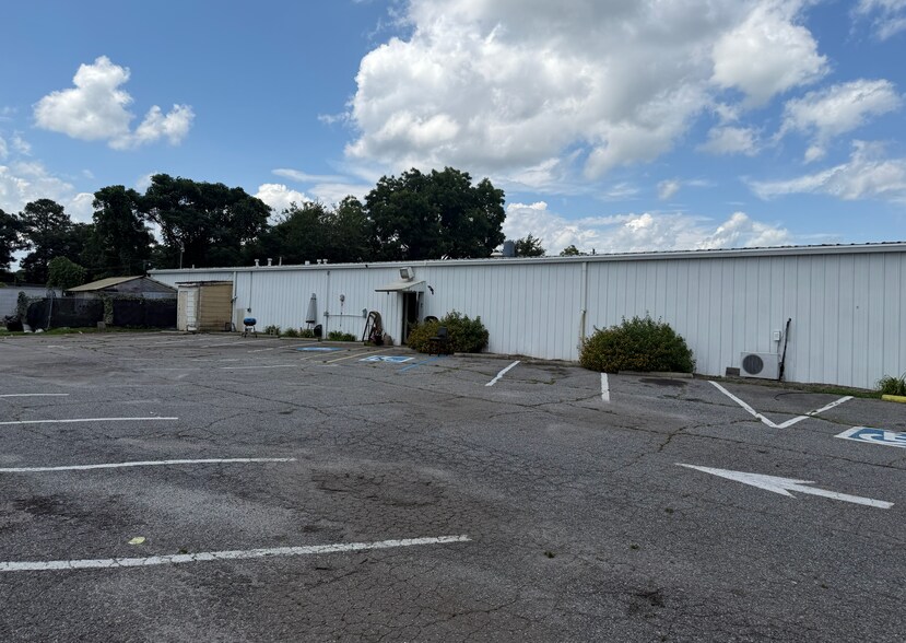 More Photos Of 1001 Winterville Rd, Athens Showroom For Lease