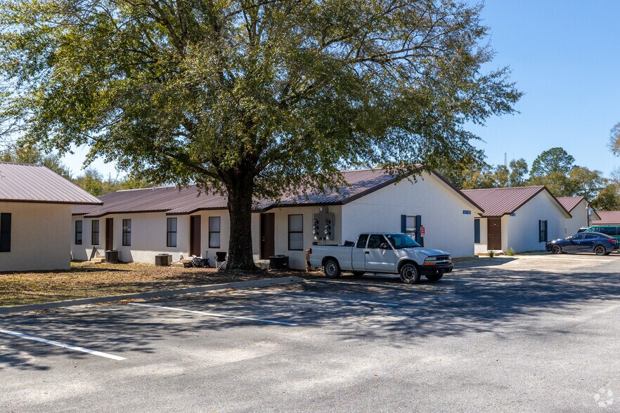 More Photos Of 125 N Davis Ln, Defuniak Springs Apartments For Sale