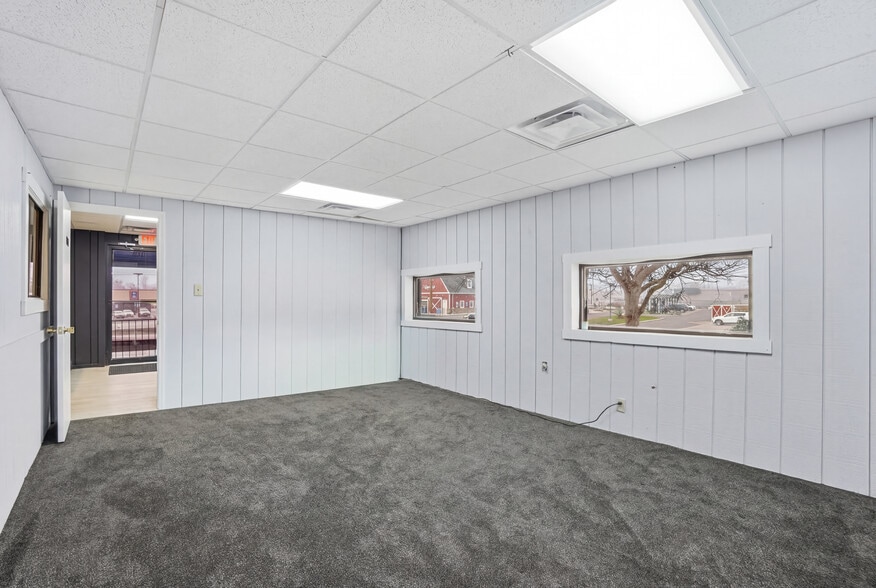 More Photos Of 546 Brehl Ave, Columbus Showroom For Lease