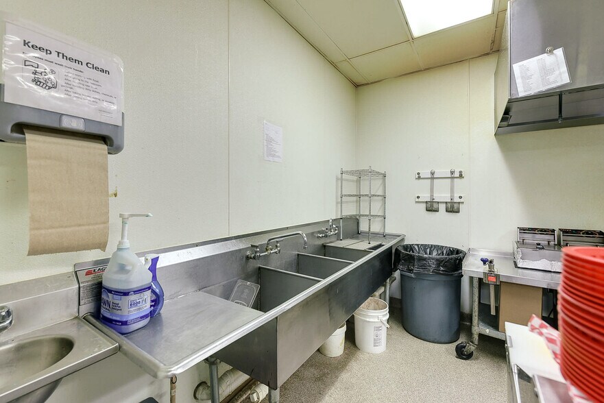 More Photos Of 1818 Central Ave, Auburn General Retail For Sale