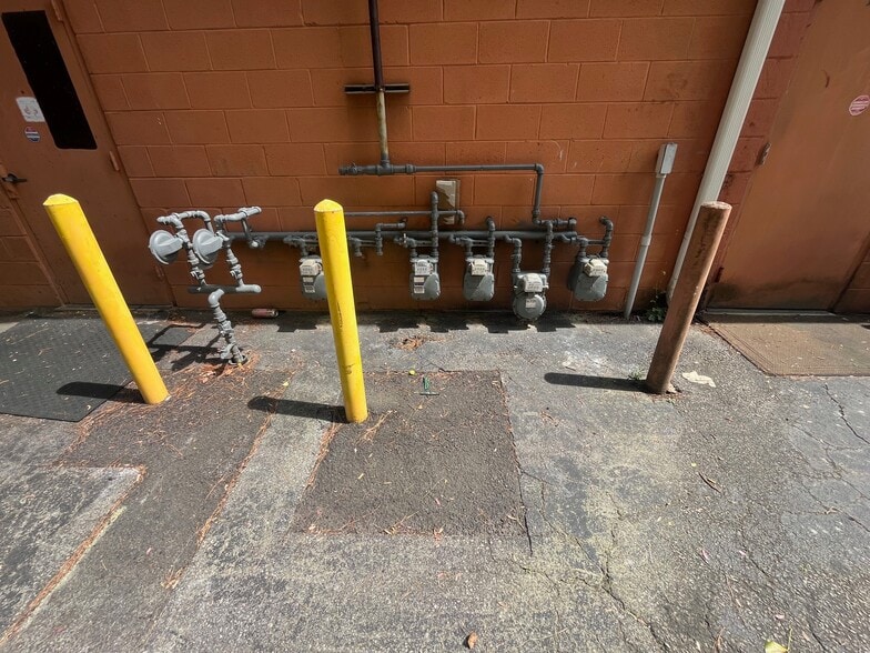 More Photos Of 414 N Hairston Rd, Stone Mountain Freestanding For Sale