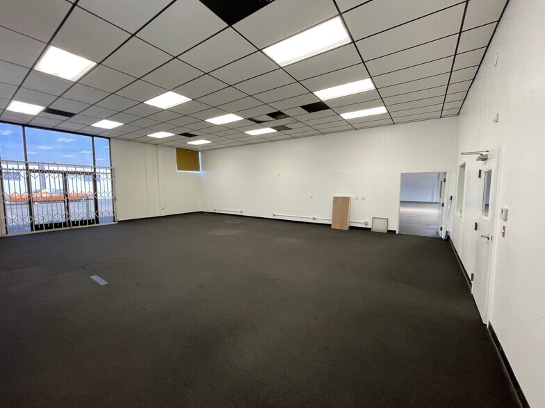 More Photos Of 3015 Kilson Dr, Santa Ana Warehouse For Lease