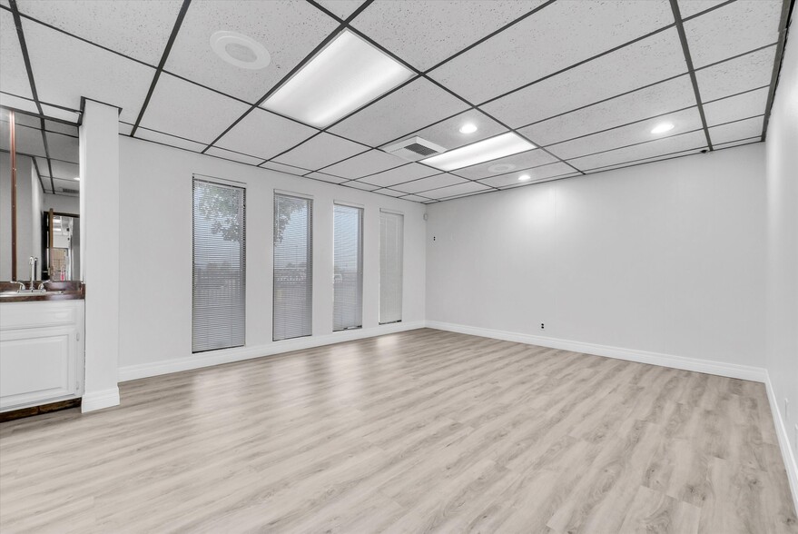 More Photos Of 15384 Arrow Blvd, Fontana Office For Lease