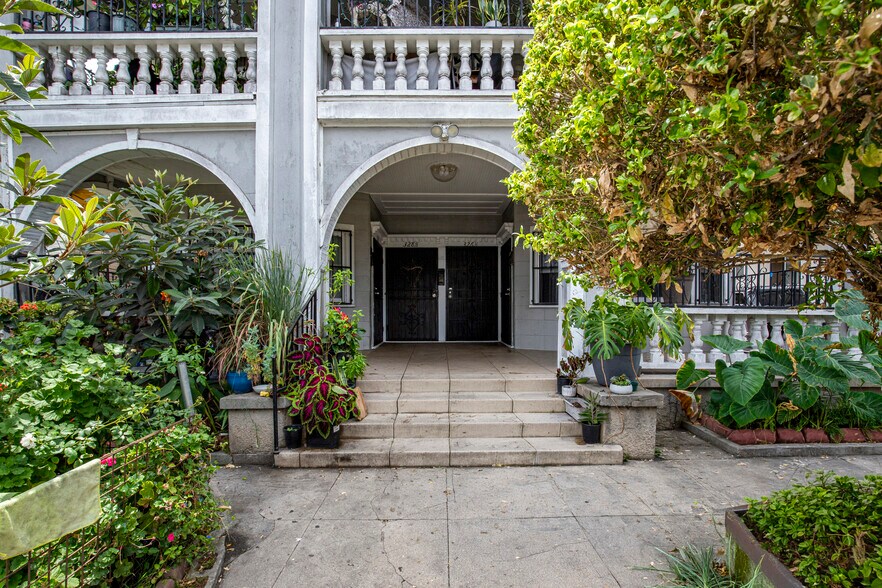 More Photos Of 326 E 35th St, Los Angeles Apartments For Sale