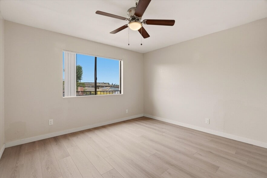 More Photos Of 13801 Yukon Ave, Hawthorne Apartments For Sale
