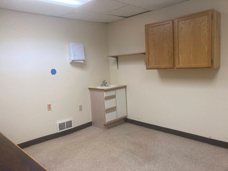 More Photos Of 1490 Commercial St, Astoria Office For Lease