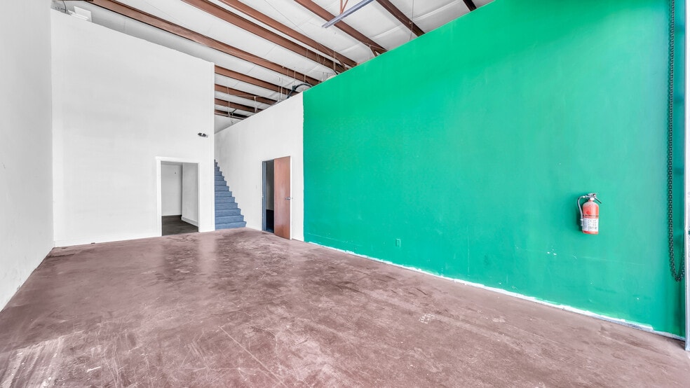 More Photos Of 118 Marble Ct, Aledo Showroom For Lease