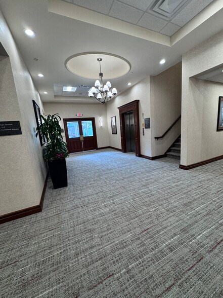 More Photos Of 8087 Washington Village Dr, Dayton Office For Lease