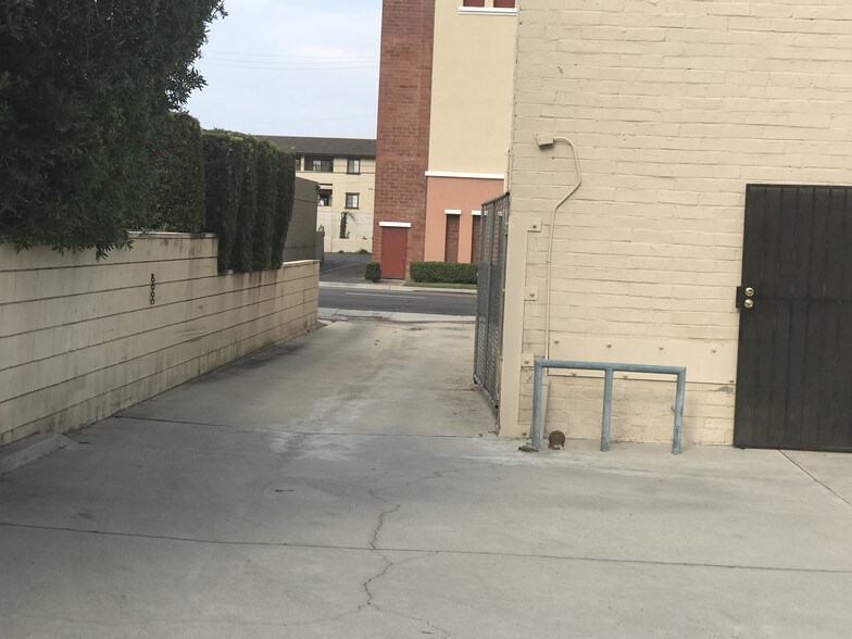 More Photos Of 425-427 S Garfield Ave, Alhambra Medical For Sale