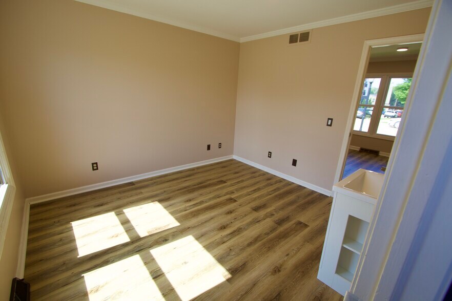 More Photos Of 123 N Jackson St, Janesville Office For Sale