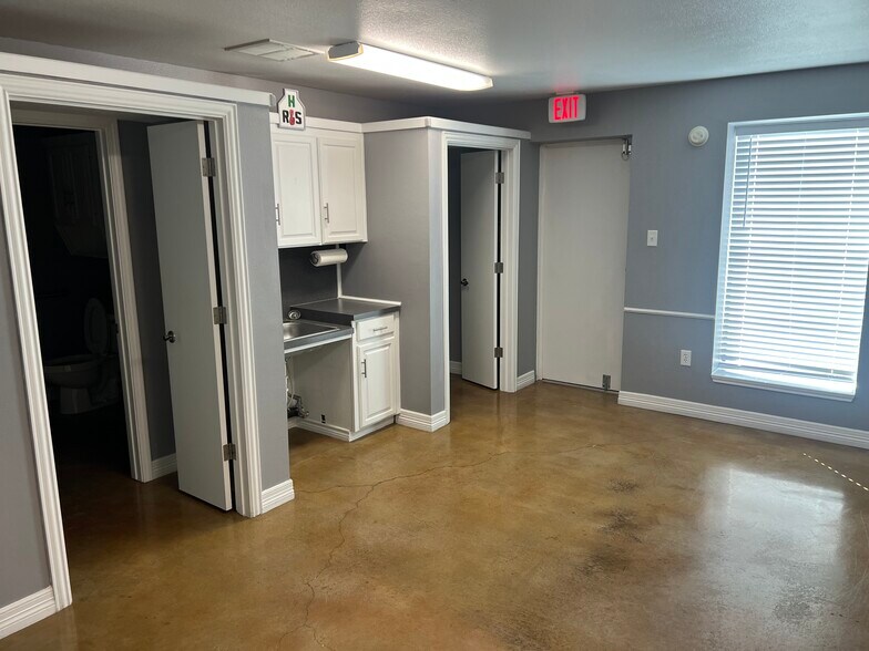 More Photos Of 1503 W Stan Schlueter Loop, Killeen Industrial For Lease