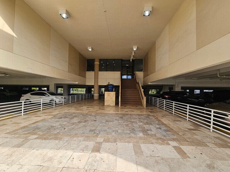 More Photos Of 4101 NW 3rd Ct, Plantation Medical For Lease