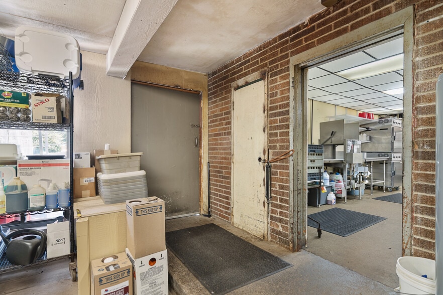 More Photos Of 2117 S 34th St, Kansas City Restaurant For Sale
