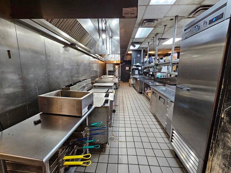 More Photos Of 24940 Sperry Dr, Westlake Restaurant For Sale