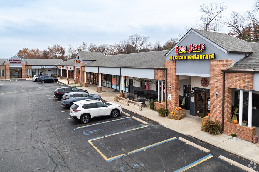 More Photos Of 15382-15418 Manchester Rd, Ballwin General Retail For Sale