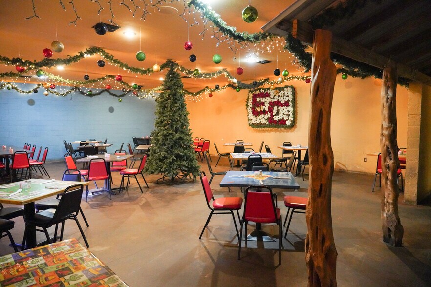 More Photos Of 1006 West Loop, El Campo Restaurant For Sale