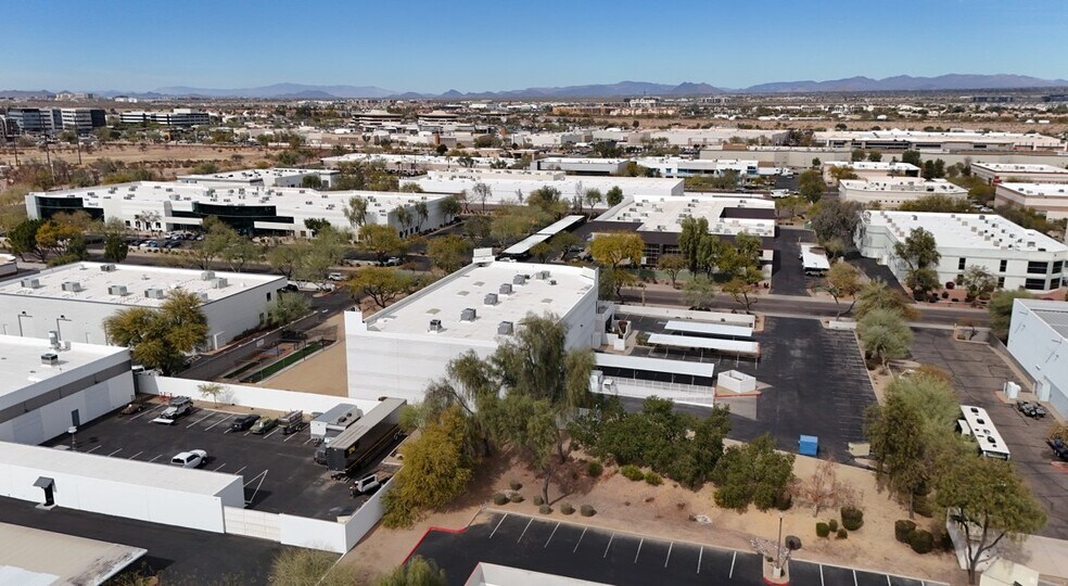 More Photos Of 7435 E Tierra Buena Ln, Scottsdale Warehouse For Lease