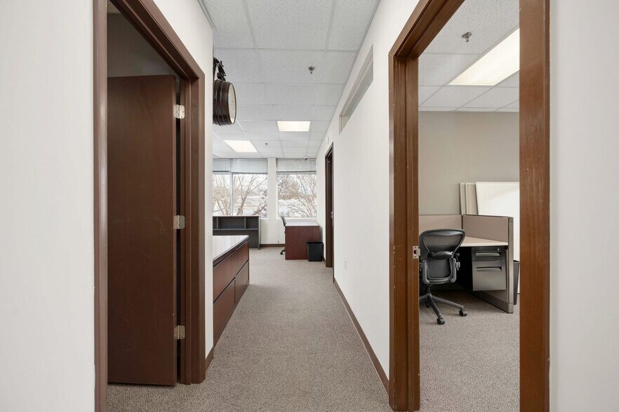 More Photos Of 927 Maple Grove Dr, Fredericksburg Office For Sale