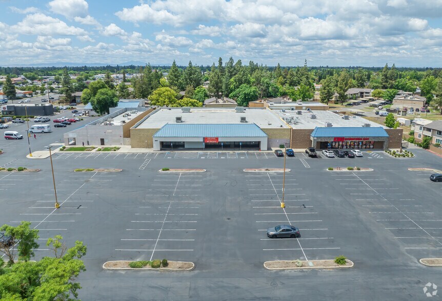 More Photos Of 8001 West Ln, Stockton General Retail For Sale