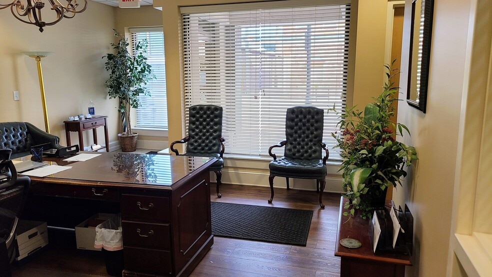 More Photos Of 421-423 Madison Ave, Covington Loft Creative Space For Lease