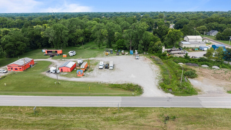 Primary Photo Of 1420 Highway M, Sedalia Service Station For Sale
