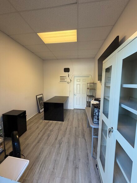 More Photos Of 877 NE 27th Ln, Cape Coral Distribution For Lease