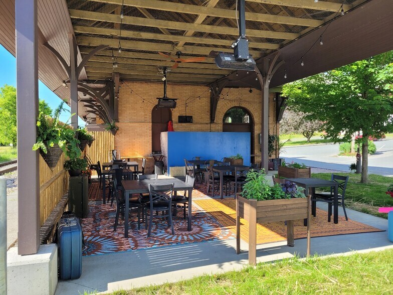 More Photos Of 26 Depot Ave, Windsor Restaurant For Sale