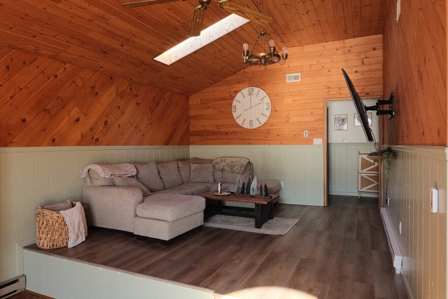 More Photos Of 1052 Centre Tpke, Orwigsburg Flex For Sale