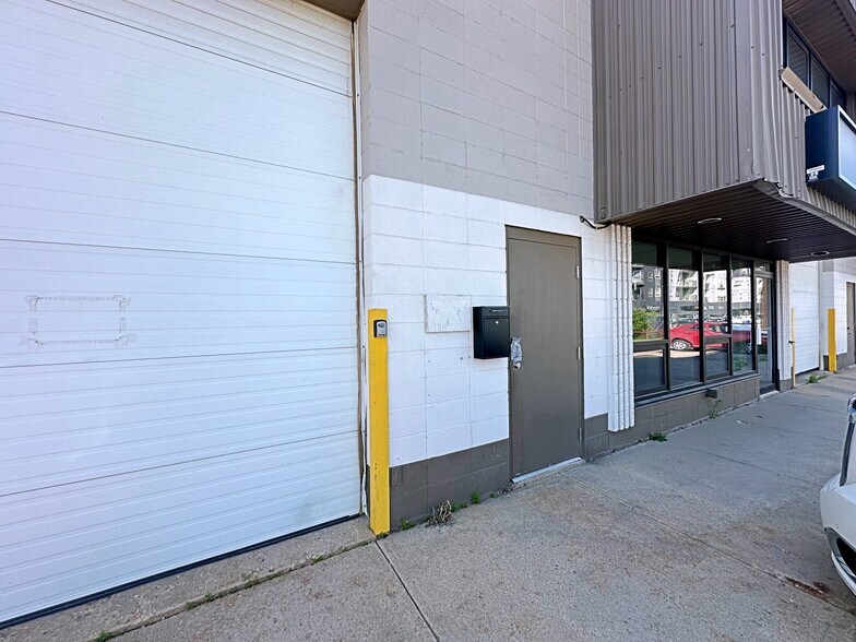 More Photos Of 8109 Fraser Av, Fort McMurray Service For Lease