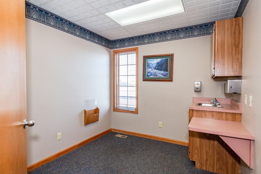 More Photos Of 1752 W High St, Piqua Medical For Sale