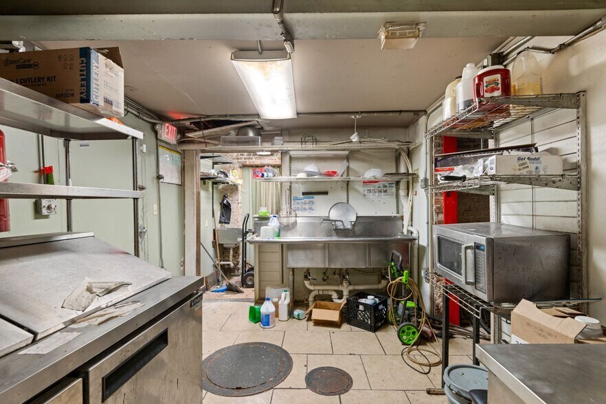 More Photos Of 735 St Joseph St, New Orleans Office For Lease