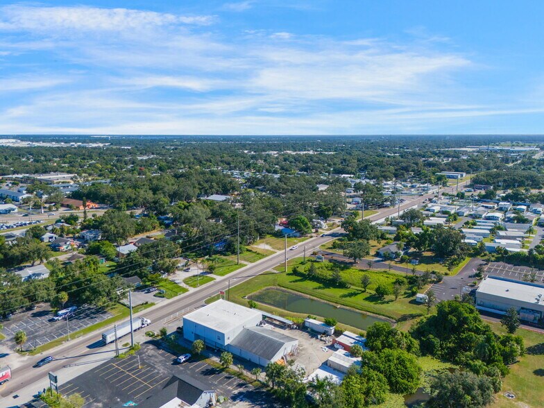 More Photos Of 204 44th Ave E, Bradenton Freestanding For Lease