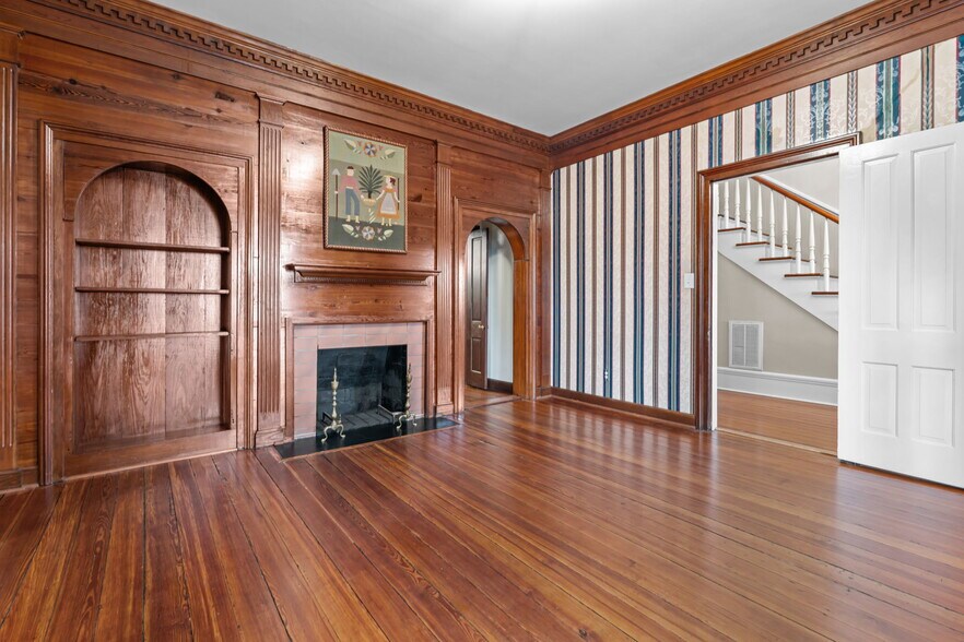 More Photos Of 202 W Main St, Sanford Office Residential For Sale