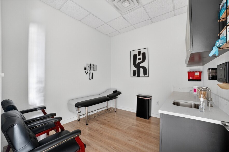 More Photos Of 2321 Ira E Woods Ave, Grapevine Medical For Lease