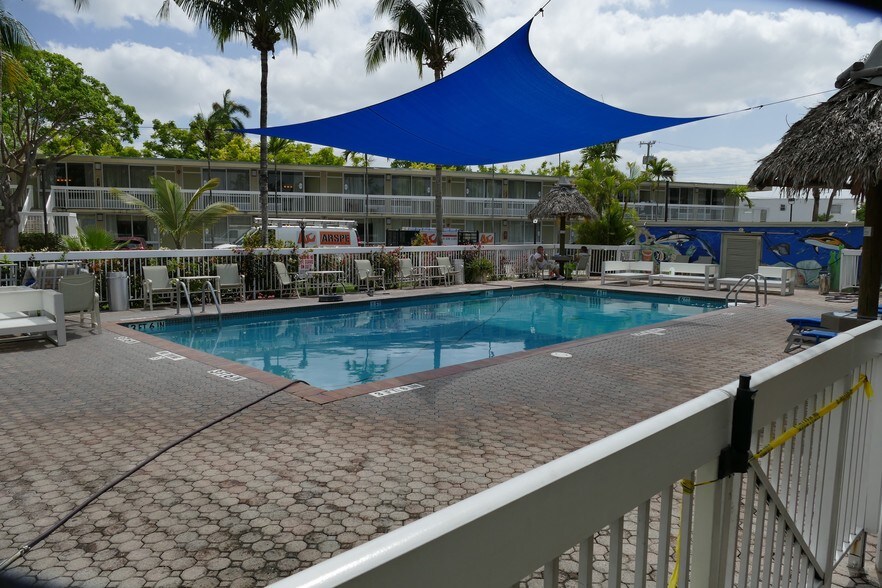 More Photos Of 990 N Homestead Blvd, Homestead Hotel For Sale