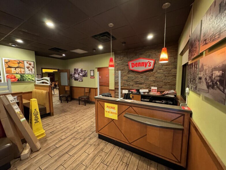 More Photos Of 4111 Timberlake Dr, Pontoon Beach Restaurant For Lease