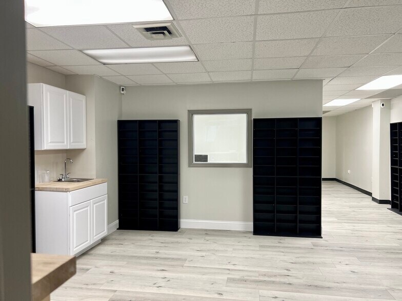 More Photos Of 807-809 E Baltimore St, Baltimore Medical For Lease