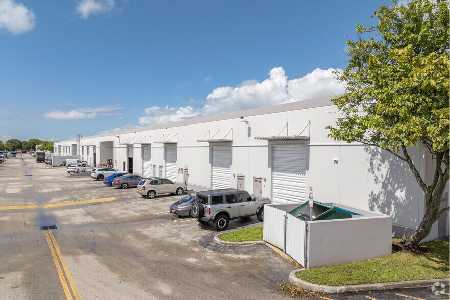 More Photos Of 11341-11491 Interchange Cir S, Miramar Distribution For Lease