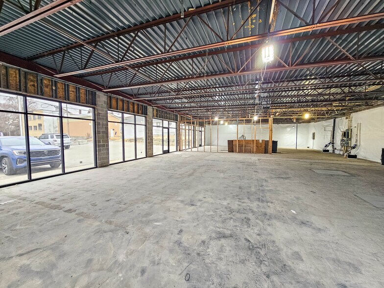 More Photos Of 4002 Dodge St, Omaha Freestanding For Lease