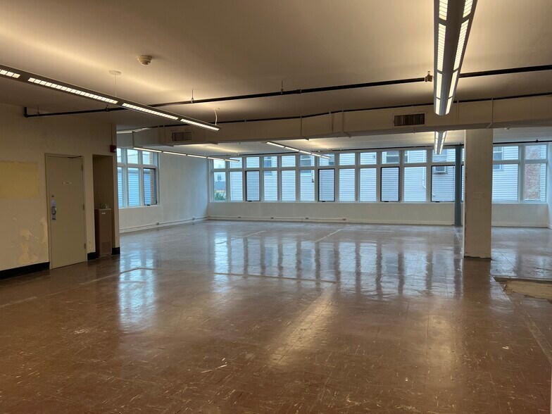 More Photos Of 2000 West St, Union City Office Residential For Lease