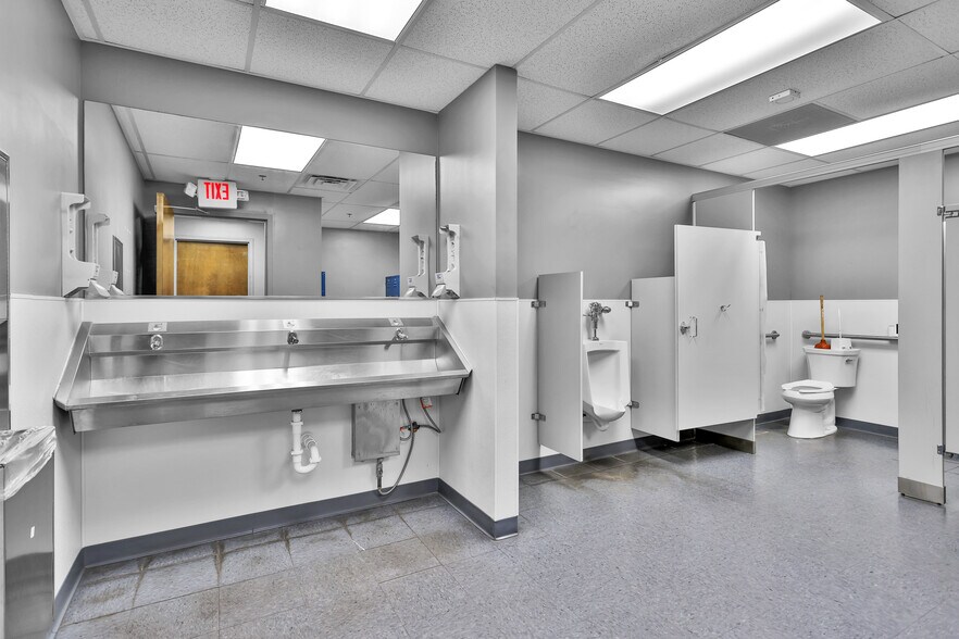 More Photos Of 1207 N Fm 3083 Rd, Conroe Distribution For Lease