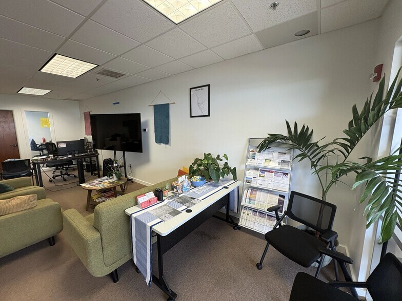 More Photos Of 40 Kupuohi St, Lahaina Medical For Sale
