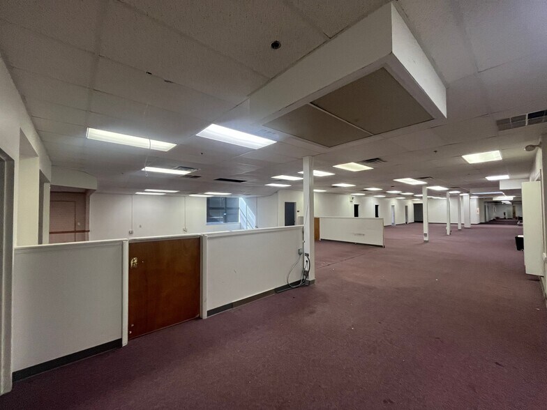 More Photos Of 1200-1298 Veterans Hwy, Bristol Office For Lease
