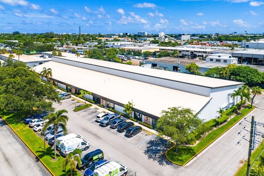 More Photos Of 1967-1985 10th Ave N, Lake Worth Beach Distribution For Sale