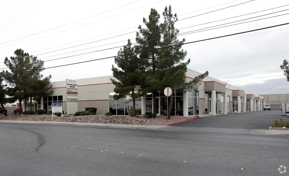 More Photos Of 5415 Cameron St, Las Vegas Light Manufacturing For Sale