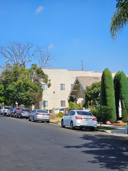 More Photos Of 2026 W 30th St, Los Angeles Apartments For Sale