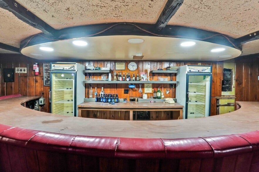 More Photos Of 5224 35th St, Long Island City Light Distribution For Sale
