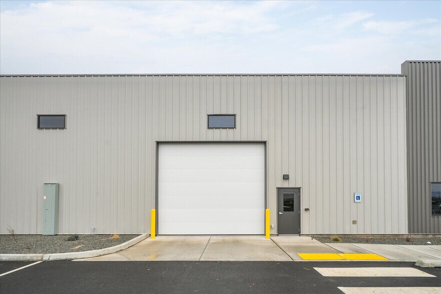 More Photos Of 19407 E Garland Ave, Spokane Valley Warehouse For Lease