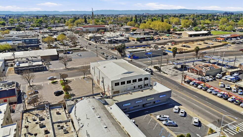 More Photos Of 208 E Olive Ave, Turlock Storefront Retail Office For Sale